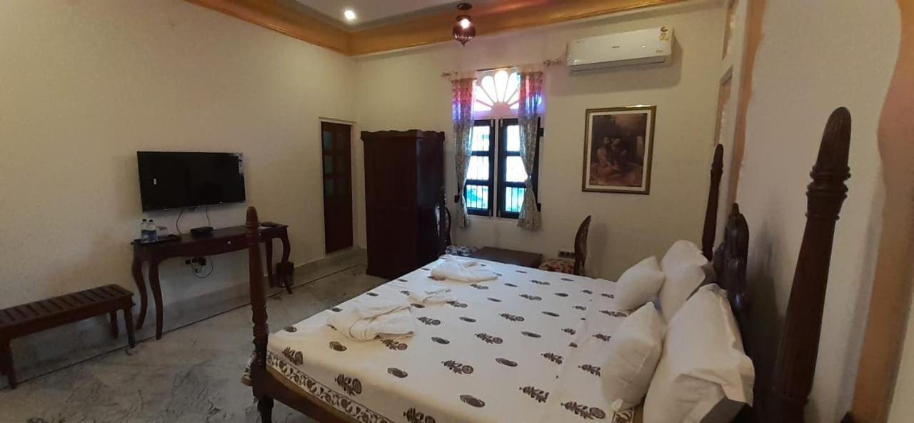 Hotel Raj Rajeshwari Haveli à Jaipur Extérieur photo
