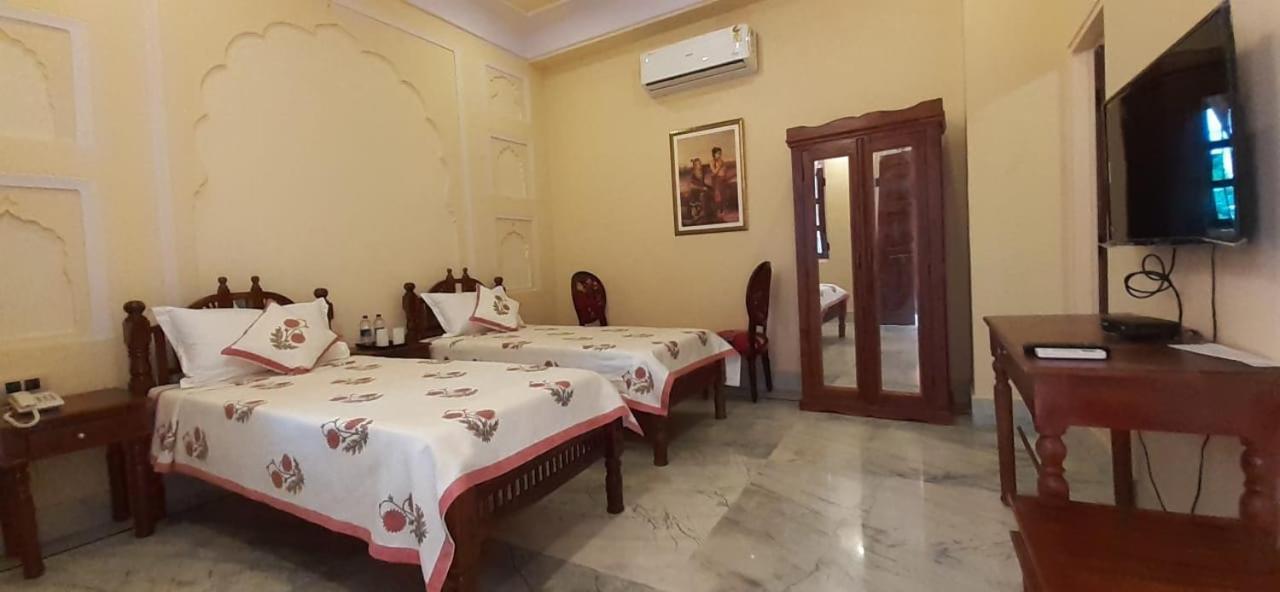 Hotel Raj Rajeshwari Haveli à Jaipur Extérieur photo